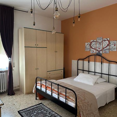 La Casa Di Jennifer Appartement Parma Buitenkant foto