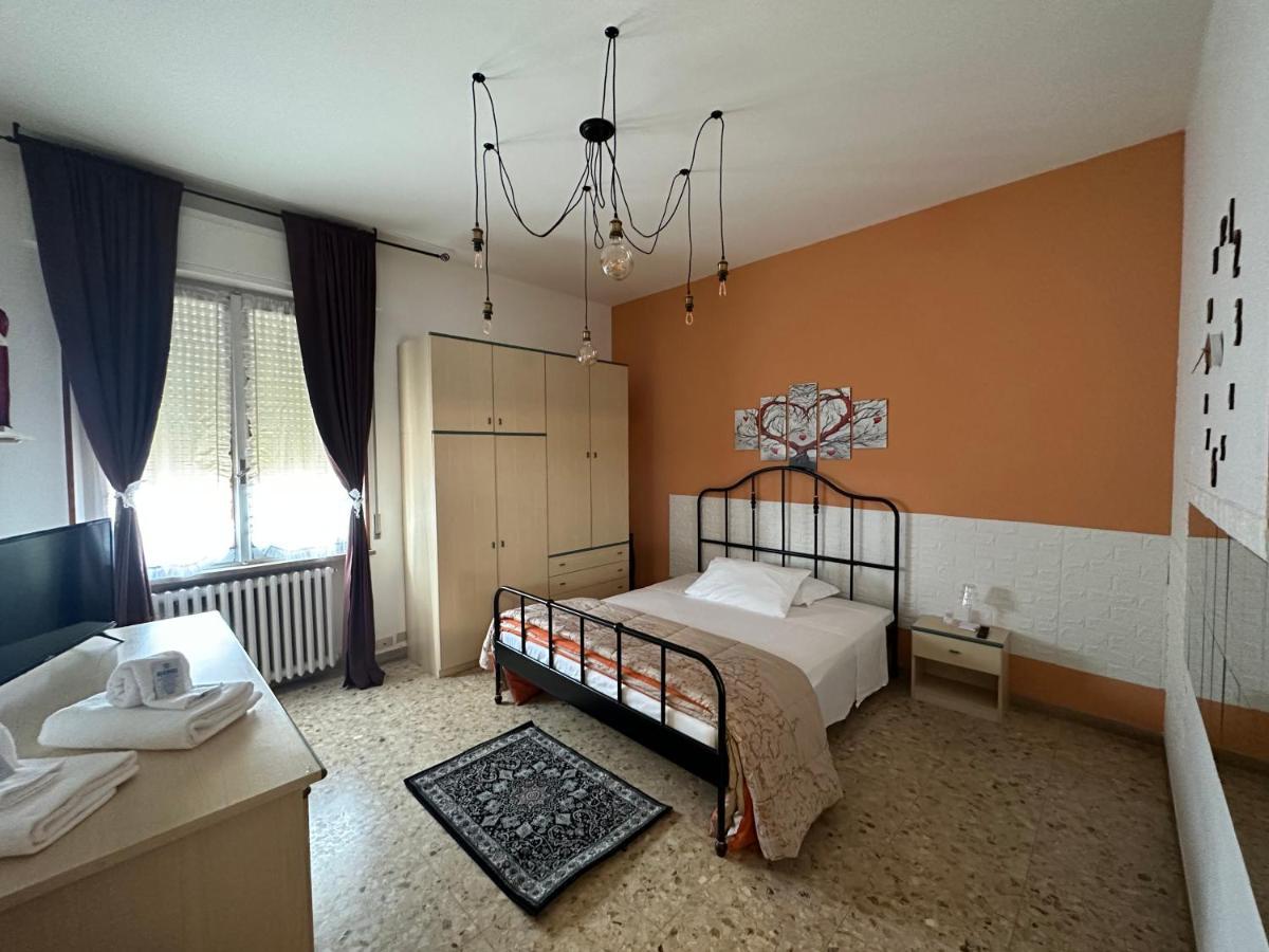 La Casa Di Jennifer Appartement Parma Buitenkant foto