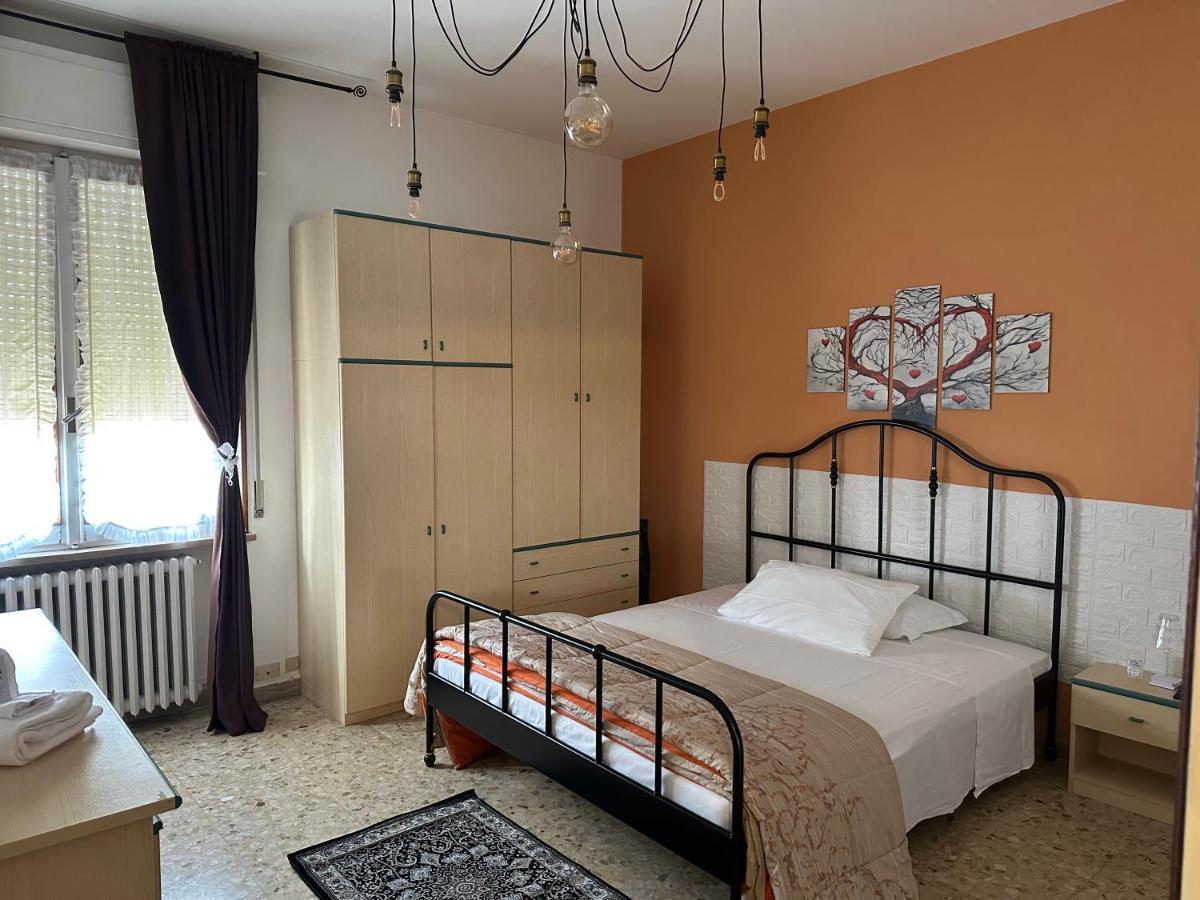 La Casa Di Jennifer Appartement Parma Buitenkant foto